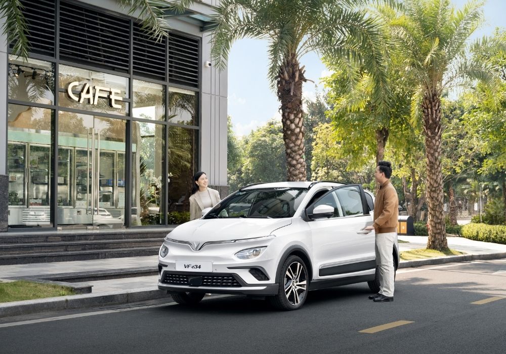 Hình ảnh VinFast VF e34 màu trắng thể hiện sự đẳng cấp và sang trọn